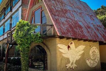 پانسیون Hostal Sol Y Lago