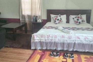 هتل The Crown Place