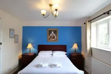 Отель The Mary Arden Inn