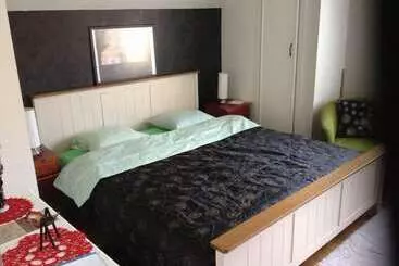 ベッドアンドブレックファースト Stop At The Cross