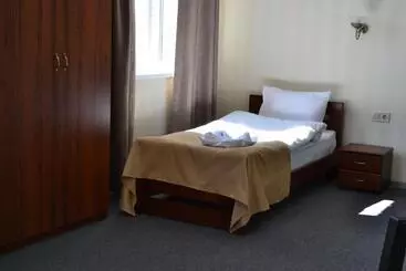 Hotel три сімки