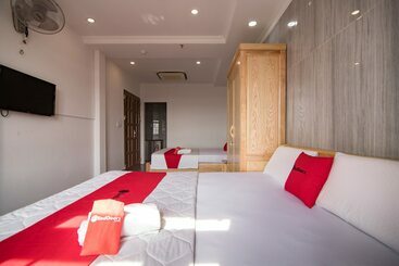فندق Reddoorz Near Tan Son Nhat Golf 2