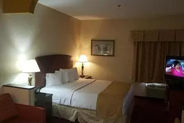 Отель A Victory Suites Warren