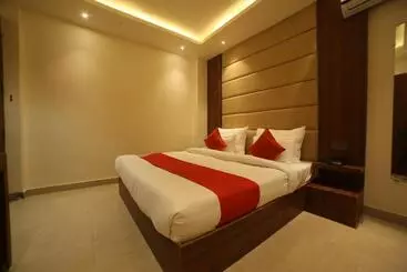 Hotel Status Inn