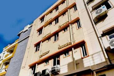 Hotel Collection O Emara Galaxy Executive Rooms