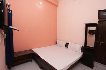 Hotel Vaccinated Staff  Spot On 41214 Om Shiv Palace