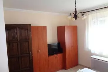 پانسیون Otthon Apartman