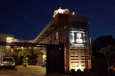 Bonito Motobox   Hotel Container