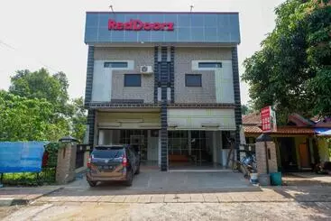 Hotel Reddoorz Syariah Near Alun Alun Kajen