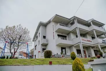 هتل آپارتمان Vila Dinka