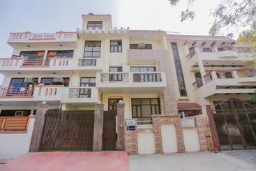 בית מלון כפרי Oyo 79157 Collection O Royal Grand Inn