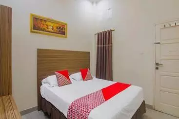 Hotel Oyo 90327  Faradisa Syariah