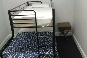 فندق Home Backpackers