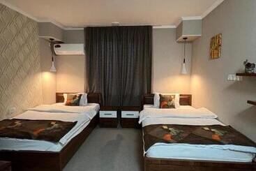 هتل Cube House Osh