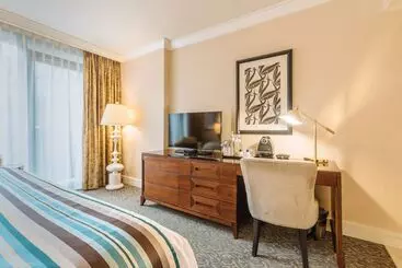 Отель L Hermitage