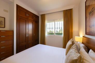 شقة فندقية Ramada Hotel & Suites By Wyndham Costa Del Sol