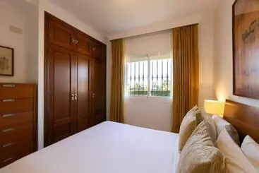 アパートホテル Ramada Hotel & Suites By Wyndham Costa Del Sol