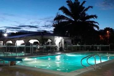 호텔 Club Bella Suiza   Carlos Ossa Escobar