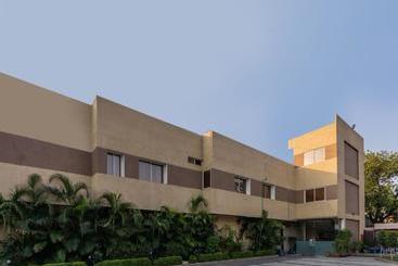 בית מלון כפרי Oyo 78278 Np Daata Colony