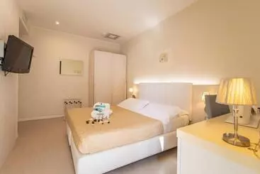 Отель Ferretti Beach