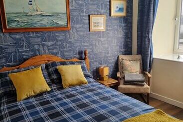 The Hut Sea Front Inn