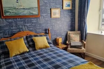 The Hut Sea Front Inn