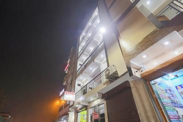 בית מלון כפרי Spot On 65647 Royal Inn Guest House