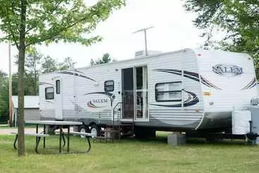 Mökkimajoitus Bonanza Camping Resort