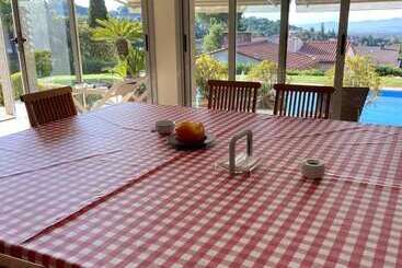 تختخواب و صبحانه Suite Matadepera