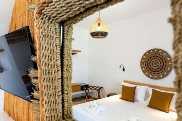 پانسیون Omilos Beachfront House