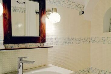 Apart Otel Spitia Tzitzi