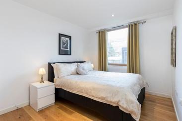 관광객 아파트 East Croydon Apartments   Just 3 Mins Walk To East Croydon Station