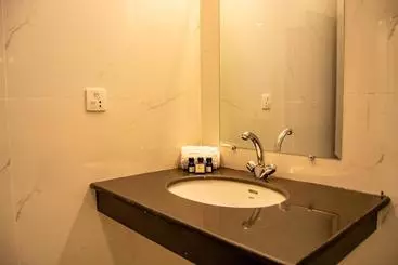 هتل The Roomy Lodge, Murree