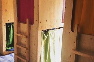 Pensão 尾道ゲストハウス シータ村