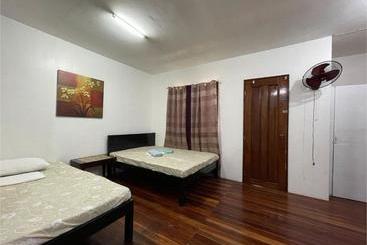 호텔 Oyo 796 Southpoint Hostel And Restobar