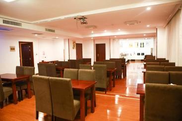 Отель Greentree Inn Puyang Fan County People Avenue Banqiao Road