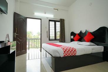 Hotel Oyo 23388 Fathima Residency