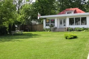 Balm Beach Resort & Motel