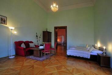 בית מלון כפרי Zamek Cerveny Hradek