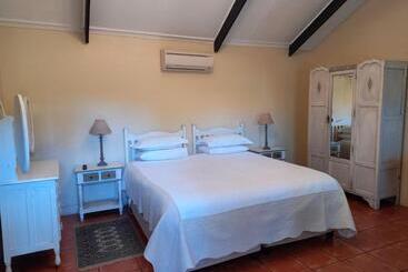 פנסיון Avondrust Guest House