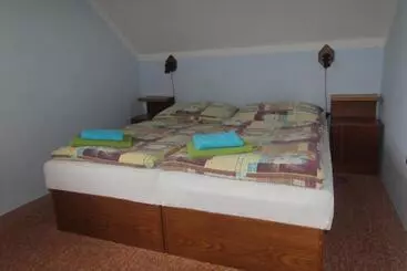 Majatalo Penzion U Kostela Mláka