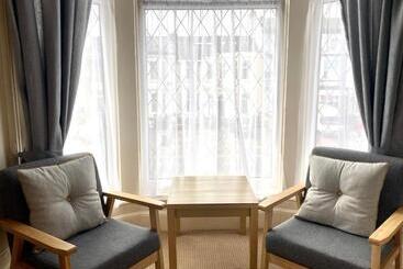 تختخواب و صبحانه The Copplehouse