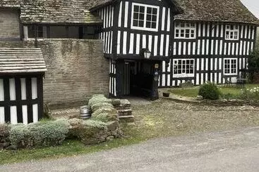 Mökkimajoitus Glamping At The Homestead   Ensuite Bell Tent   Campsite