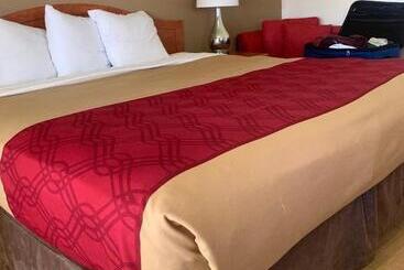 בית מלון כפרי Garden Inn & Suites Oakland Airport