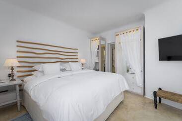 Iconic Santorini, A Boutique Cave Hotel By Sandglass