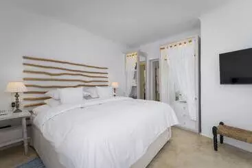 Iconic Santorini, A Boutique Cave Hotel By Sandglass