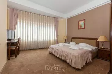 Отель Premier
