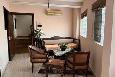 민박 The Estate Villa