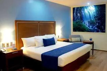 בית מלון כפרי Comfort Inn Monterrey Norte