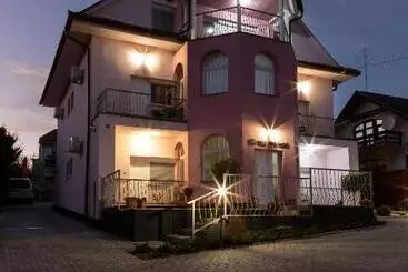 Aamiaismajoitus (B&B) Villa Lotus